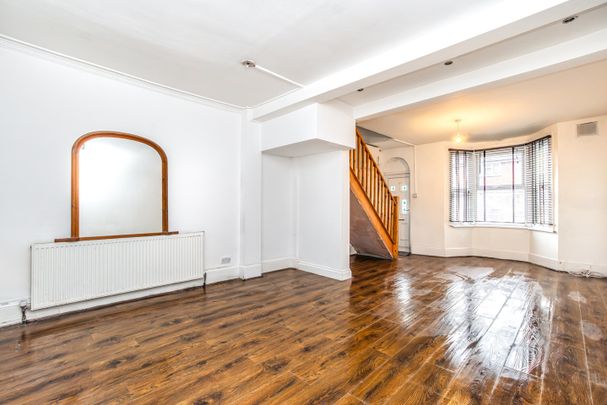 3 Bed Terraced House, Dawlish Road, E10 - Photo 1