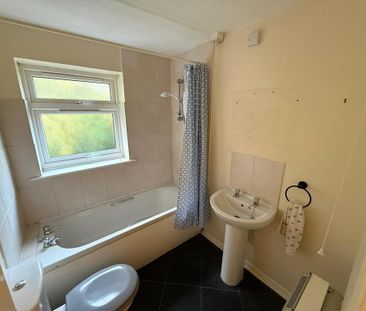 2 bedroom end of terrace house to rent - Photo 3