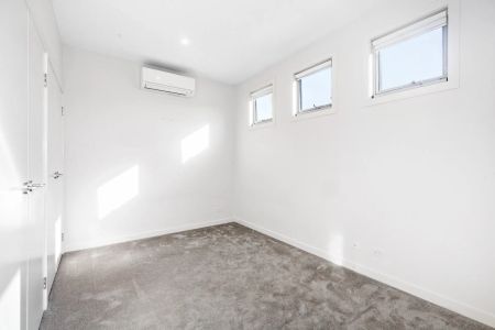 Elevated Bright and Spacious Two Bedroom - Close to Transport - Photo 2