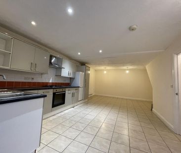 3 bedroom end of terrace house to rent - Photo 5
