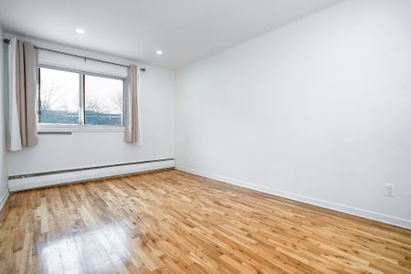 2425 Av. Madison Montréal (Côte-des-Neiges, QC H4B - Photo 4