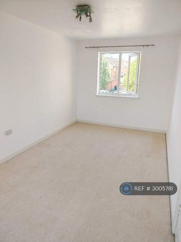 4 bedroom terraced house to rent - Photo 4