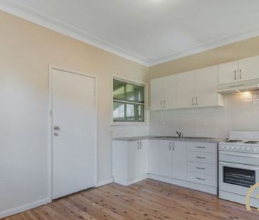 3 Bedroom&comma; Renovated Family Home&excl; - Photo 4