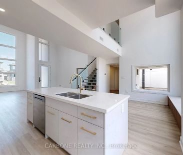 Detached Home For Lease | S9055434 - Photo 2