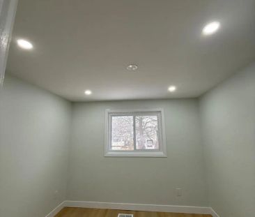 21 VINCENT CRESCENT - Photo 2