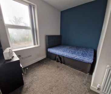 Manchester Road East - Photo 4