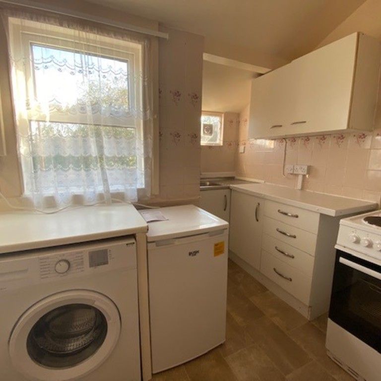 5 bed terraced house to rent in Kings Road, Exeter, EX4 - Photo 1