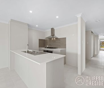 4 BED + STUDY ~ SPACIOUS LIVING! - Photo 6