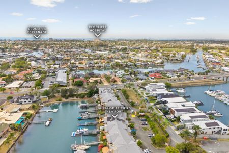 SPARKLING COASTAL TOWNHOUSE WITH CHÍC RENOVATED INTERIOR CONTACT JULIE SYKES 0438 050 110 - Photo 4