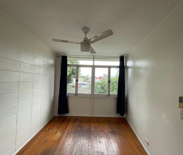 2 BEDROOM SPLIT LEVEL WITH AIR CONDITIONER - Photo 4