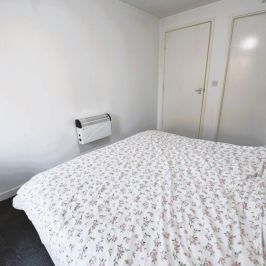 2 bedroom Flat in Calverley Ln, Leeds - Photo 1