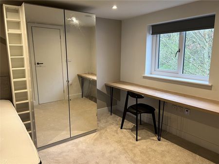 49 Newsome Road, Huddersfield, HD4 - Photo 5