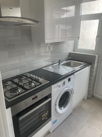 4 bedroom terraced house to rent - Photo 2