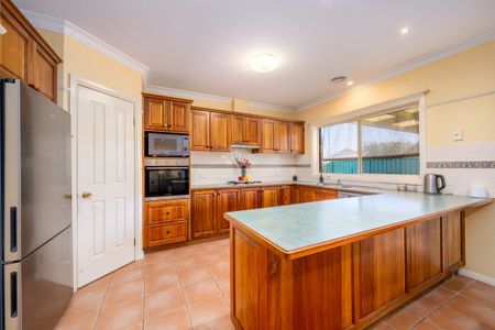 Impressive 4 Bedroom Home in Shepparton North - Photo 5