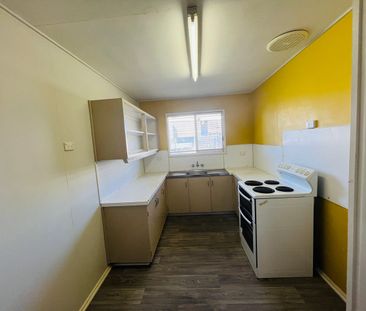 Neat & Tidy 3-Bedroom Home – Great Value with Extra Storage! - Photo 4