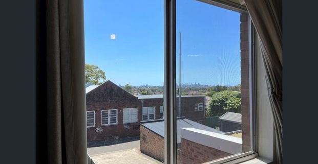 Two-bed apartment with privacy and convenience - Photo 1