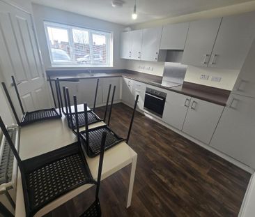 2 bedroom terraced house to rent - Photo 4