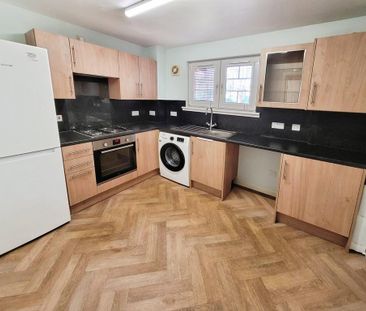 2 bedroom ground floor flat to rent - Photo 3