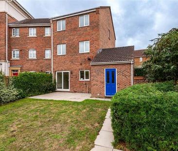 Emerald Crescent, Sittingbourne, Kent, ME10 - Photo 2