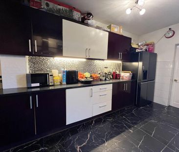 4 bedroom terraced house to rent - Photo 6