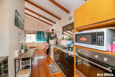 3 BEDROOM HOME WITH BEAUFITUL VIEWS!! - Photo 3