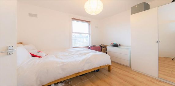 Modern Apartment - Photo 2