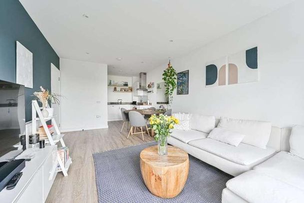 Cottesbrook Heights, Woolwich, SE18 - Photo 1