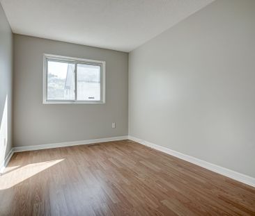 For Lease - 2411 Sovereign Street Unit# 1, Oakville, Ontario - Photo 4