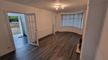 3 bedroom semi-detached house to rent - Photo 2