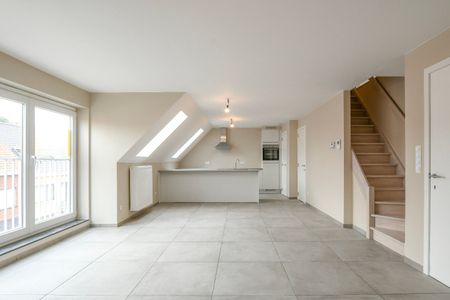 Zeer ruim nieuwbouwapp met 2 slpk en autostaanplaats in het centrum van Eernegem - Photo 5