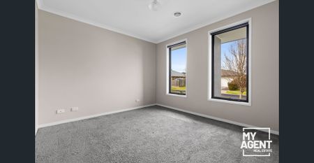 Modern Four-Bedroom Family Home - Photo 3