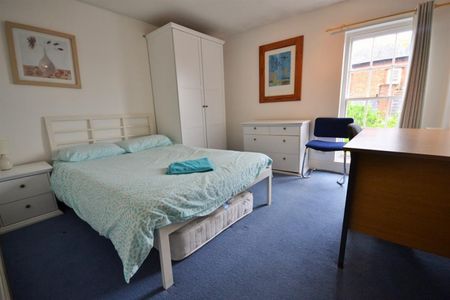 2 bedroom Flat To Let - Photo 2