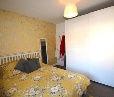 2 bedroom semi-detached house to rent - Photo 6