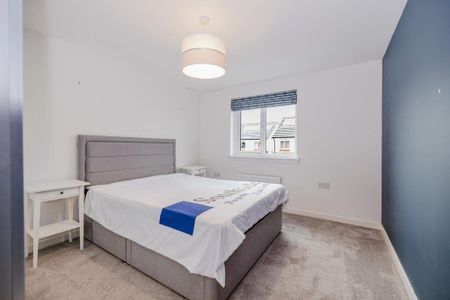 3 bedroom detached house to rent - Photo 4