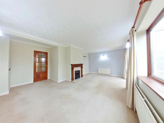 4 bedroom detached house to rent - Photo 1