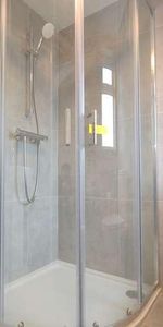 Worple Avenue, Staines-upon-thames, TW18 - Photo 4