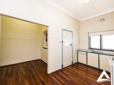 Large Character Apartment - 1 x 1 with Extra Study Space - Photo 3