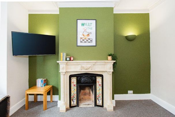 6 bedroom detached house to rent - Photo 1