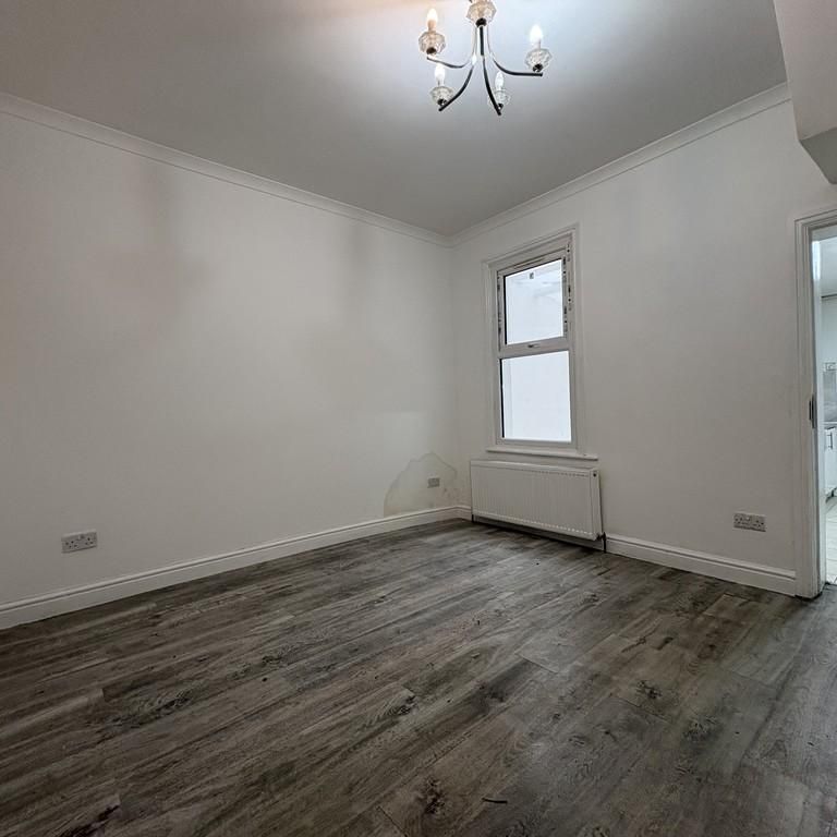 4 bedroom terraced house to rent - Photo 1