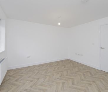 2 bedroom semi-detached house to rent - Photo 5