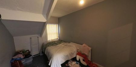 4 bedroom flat to rent - Photo 4