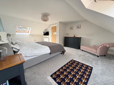 6 bedroom detached house to rent - Photo 5