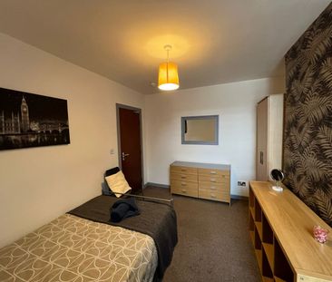 Room in a Shared Flat, Spellow Lane, L4 - Photo 3