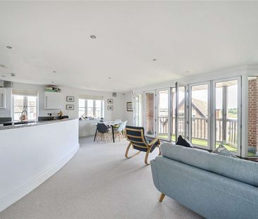 A beautifully appointed town house in the heart of the highly sough... - Photo 2