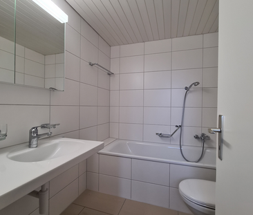 Helle 4.5-Zimmerwohnung an ruhiger Lage in Bottmingen - Photo 5