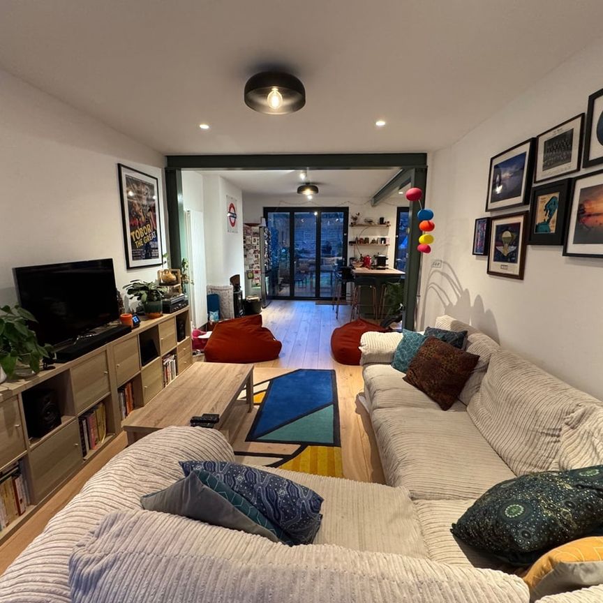 2 Bed Terraced House, Millmark Grove, SE14 - Photo 1