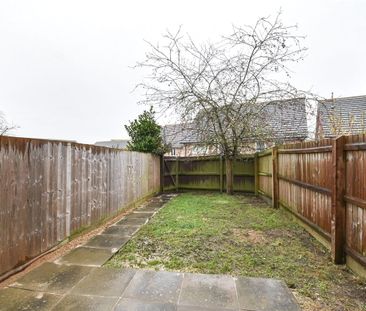 Well presented 2 bedroom terraced house situated within walking dis... - Photo 3