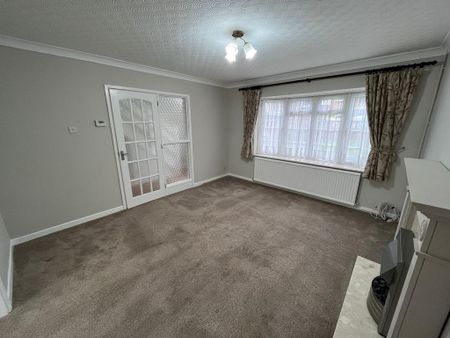 3 bedroom semi-detached house to rent - Photo 2