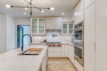 For Lease - 16 Duncannon Drive, Toronto, Ontario - Photo 4