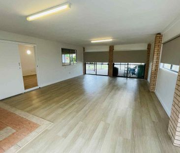 Perfect Location - beautifully renovated home. Family dream - Photo 4